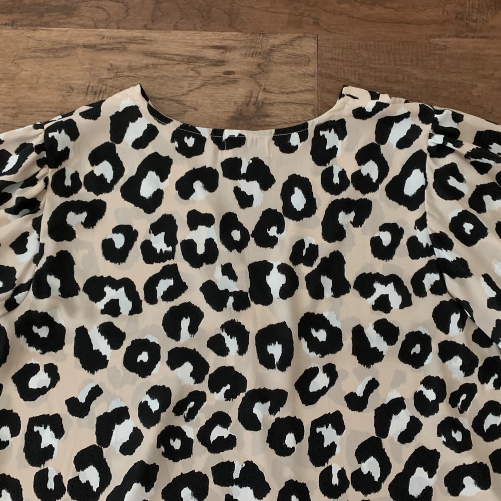 Adrienne Tan Black White Animal Print V-Neck Long Sleeve Career Top Blouse - Picture 6 of 10